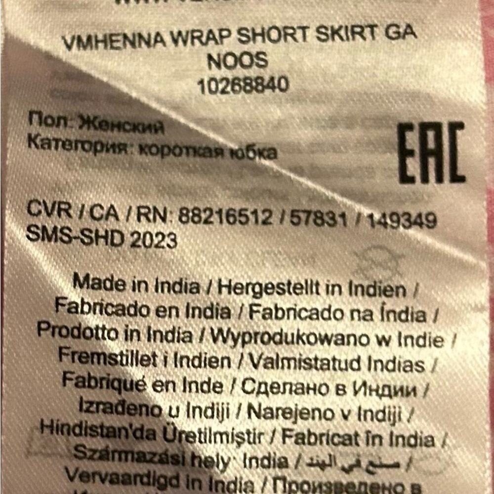 Wrap short skirt, pink with white flowers, size medium - Picture 9 of 13